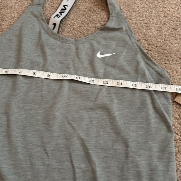 Nike Gray Sleeveless Relaxed Tank Top Womens size medium NWT - Picture 2 of 4